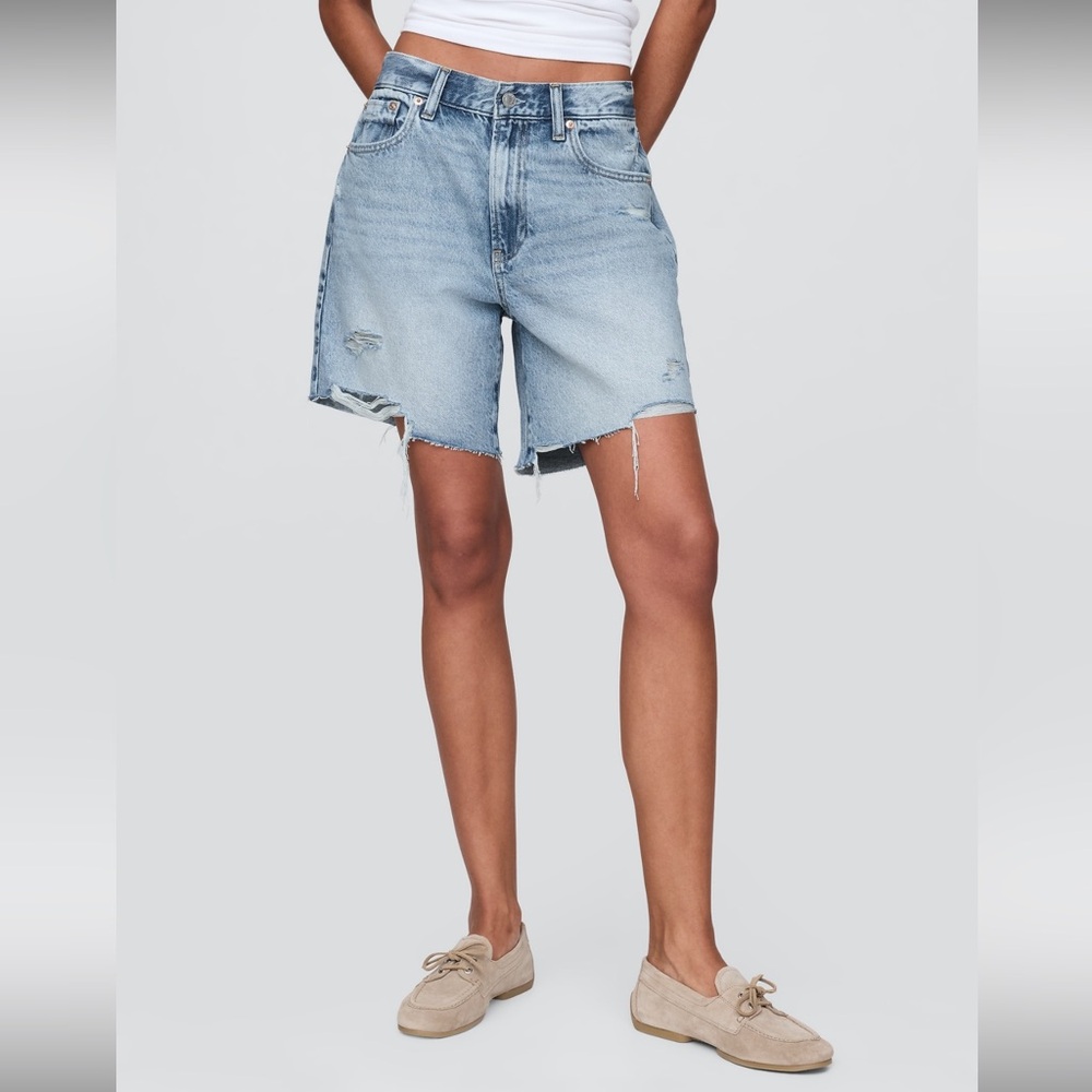 Gap Mid Rise ‘90s Loose 8 Inch Denim Shorts